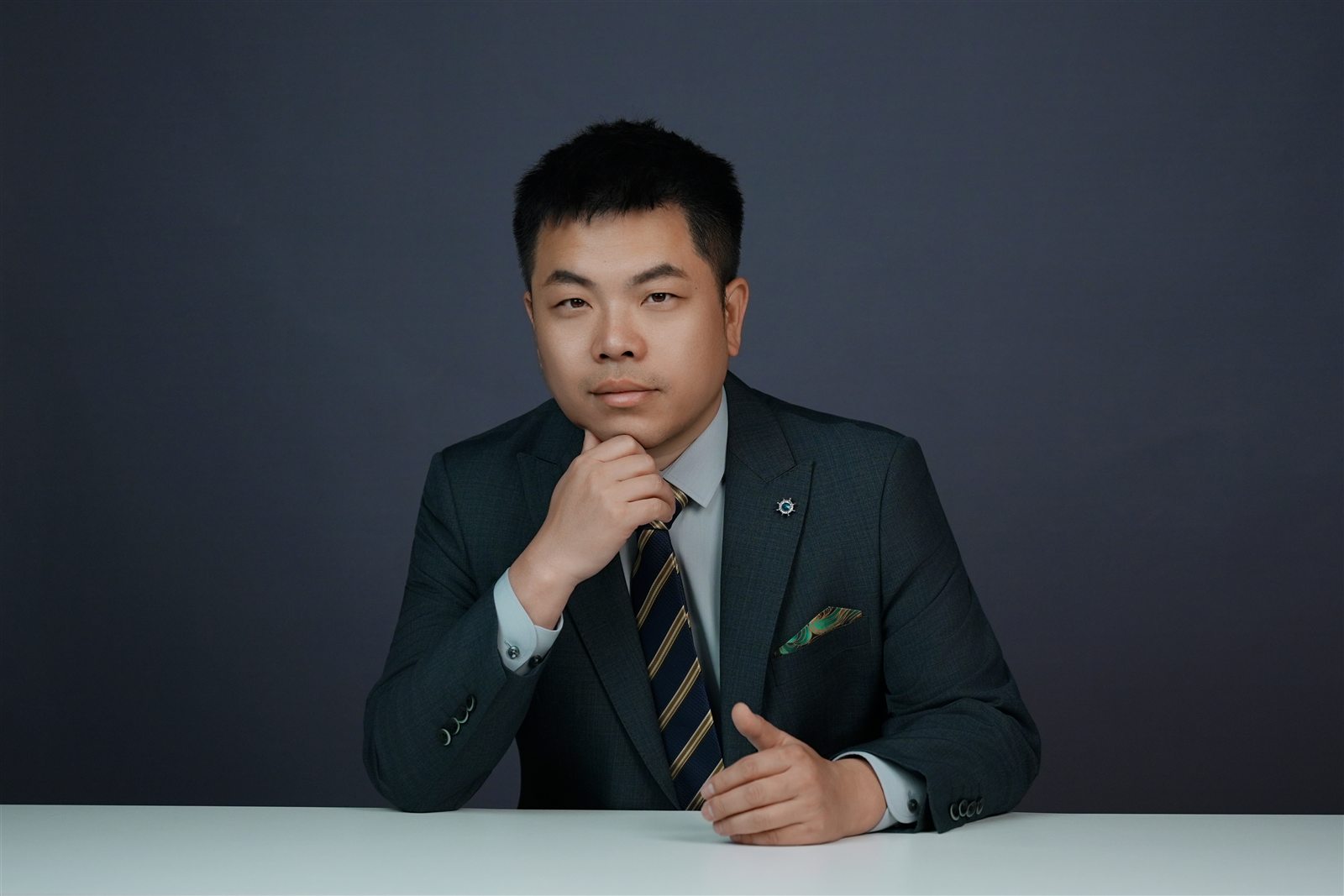 卫斌律师职业形象照